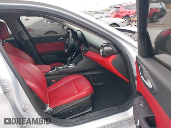 ✅ 2021 Alfa Romeo Giulia • VIN: ZARFAMAN8M7647659 • Lot: 41721671. Listed on IAAI with 49,213 mi. Free auction sales archive from the USA and detailed vehicle history report at DreamBid. Image 5.