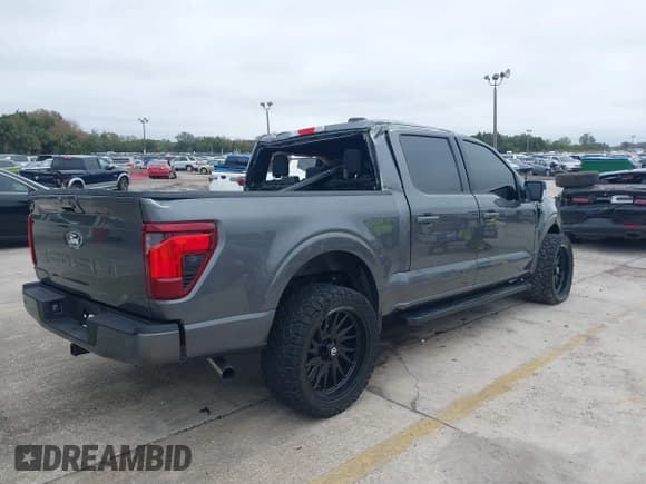 ✅ 2024 Ford F-150 XLT • VIN: 1FTEW3KPXRKD39415 • Lot: 41410828. Wystawiony na IAAI z przebiegiem 10 249 mil. Bezpłatny archiwum sprzedaży aukcyjnych z USA i szczegółowy raport historii pojazdu na DreamBid. Zdjęcie 4.