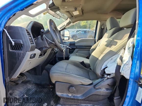 ✅ 2020 Ford F-250 XL • VIN: 1FT7W2B60LEE81143 • Lot: 71584685. Wystawiony na Copart z przebiegiem 110 570 mil. Bezpłatny archiwum sprzedaży aukcyjnych z USA i szczegółowy raport historii pojazdu na DreamBid. Zdjęcie 7.