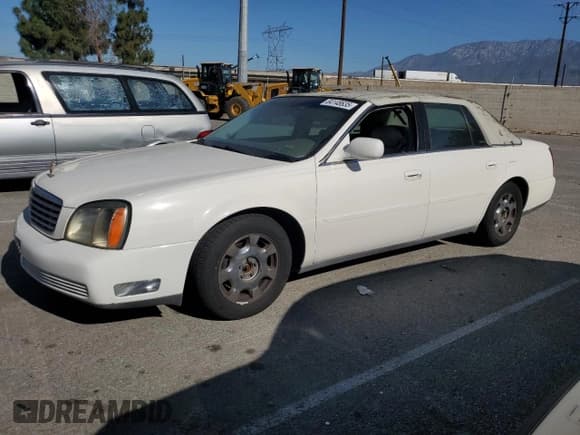 ✅ 2001 Cadillac DeVille • VIN: 1G6KD54Y91U113288 • Lot: 64148635. Wystawiony na Copart z przebiegiem 81 204 mil. Bezpłatny archiwum sprzedaży aukcyjnych z USA i szczegółowy raport historii pojazdu na DreamBid. Zdjęcie 1.