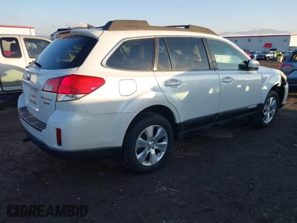 ✅ 2011 Subaru Outback Premium • VIN: 4S4BRDHC5B2393484 • Lot: 43632473. Wystawiony na IAAI z przebiegiem 141 804 mil. Bezpłatny archiwum sprzedaży aukcyjnych z USA i szczegółowy raport historii pojazdu na DreamBid. Zdjęcie 4.
