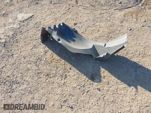 2015 Chevrolet Traverse LS z VIN 1GNKRFEDXFJ275799, wystawiony jako IAAI lot #43404084 z przebiegiem 150 564 mil mil oraz . Historia ofert i sprzedaży dostępna na DreamBid. Obrazek 12.