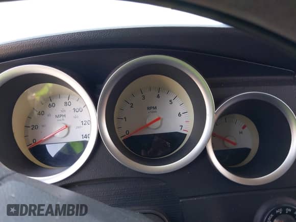 2005 Dodge Magnum SE с VIN 2D4FV48V95H123675, выставлен на аукционе IAAI как лот 42303195 с пробегом Не указан миль и . История ставок и продаж доступна на DreamBid. Изображение 7.