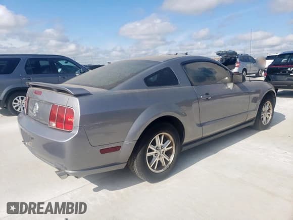 ✅ 2007 Ford Mustang Deluxe • VIN: 1ZVFT80NX75229856 • Lot: 58470955. Listed on Copart with 206,690 mi. Free auction sales archive from the USA and detailed vehicle history report at DreamBid. Image 3.