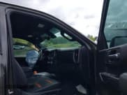 ✅ 2020 GMC Sierra 1500 AT4 • VIN: 1GTU9EET0LZ170690 • Lot: 43022407. Wystawiony na IAAI z przebiegiem 114 864 mil. Bezpłatny archiwum sprzedaży aukcyjnych z USA i szczegółowy raport historii pojazdu na DreamBid. Zdjęcie 5.