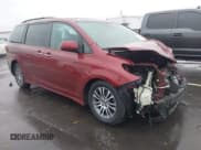 ✅ 2019 Toyota Sienna Limited • VIN: 5TDYZ3DC3KS999695 • Lot: 43572648. Wystawiony na IAAI z przebiegiem 247 498 mil. Bezpłatny archiwum sprzedaży aukcyjnych z USA i szczegółowy raport historii pojazdu na DreamBid. Zdjęcie 1.