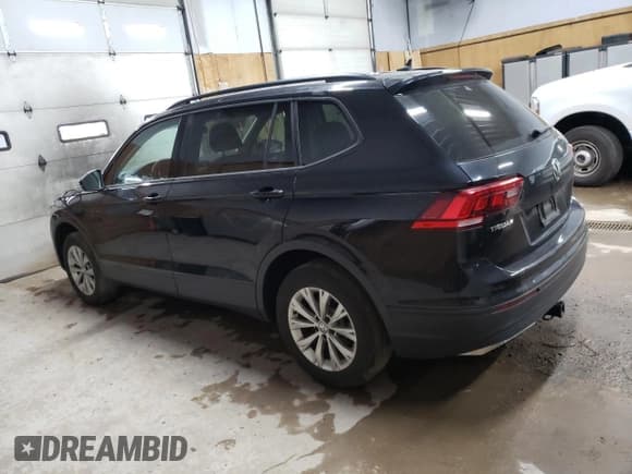 ✅ 2020 Volkswagen Tiguan S • VIN: 3VV0B7AX1LM113070 • Лот: 84751065. Опубликован ранее на Copart с пробегом 55 754 миль. Бесплатный доступ к архиву аукционных продаж из США и подробный отчёт об истории автомобиля на DreamBid. Изображение 2.