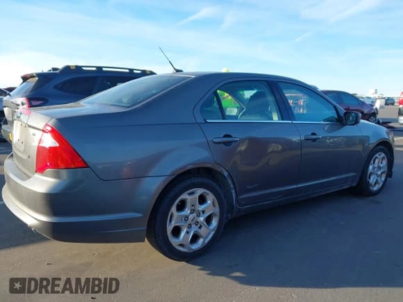 ✅ 2010 Ford Fusion SE • VIN: 3FAHP0HA3AR208909 • Lot: 43787946. Listed on IAAI with 136,401 mi. Free auction sales archive from the USA and detailed vehicle history report at DreamBid. Image 4.