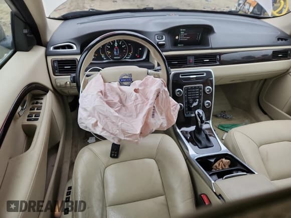 ✅ 2016 Volvo XC70 T5 Platinum • VIN: YV4612NM9G1240924 • Lot: 91143575. Listed on Copart with 99,255 mi. Free auction sales archive from the USA and detailed vehicle history report at DreamBid. Image 8.