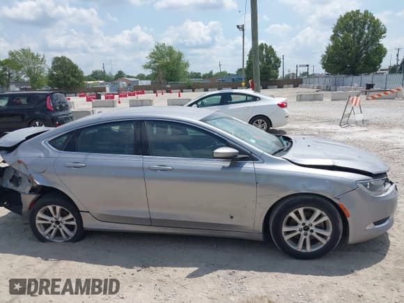 ✅ 2016 Chrysler 200 Limited • VIN: 1C3CCCAB2GN110684 • Лот: 42517312. Опубликован ранее на IAAI с пробегом 139 916 миль. Бесплатный доступ к архиву аукционных продаж из США и подробный отчёт об истории автомобиля на DreamBid. Изображение 13.