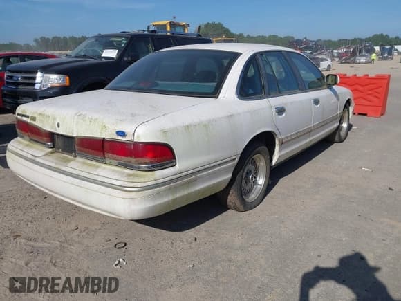 ✅ 1996 Ford Crown Victoria LX • VIN: 2FALP74W3TX130673 • Лот: 42759121. Опубликован ранее на IAAI с пробегом 230 964 миль. Бесплатный доступ к архиву аукционных продаж из США и подробный отчёт об истории автомобиля на DreamBid. Изображение 4.