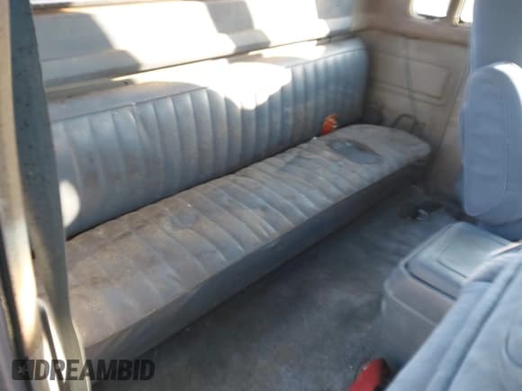 ✅ 1986 Ford F-150 • VIN: 1FTEX15N5GKA32484 • Lot: 43457251. Wystawiony na IAAI z przebiegiem 18 929 mil. Bezpłatny archiwum sprzedaży aukcyjnych z USA i szczegółowy raport historii pojazdu na DreamBid. Zdjęcie 8.