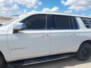 ✅ 2023 Chevrolet Suburban Premier • VIN: 1GNSKFKD5PR334706 • Lot: 43280982. Wystawiony na IAAI z przebiegiem 76 977 mil. Bezpłatny archiwum sprzedaży aukcyjnych z USA i szczegółowy raport historii pojazdu na DreamBid. Zdjęcie 15.