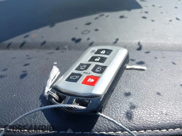 ✅ 2015 Toyota Sienna Limited • VIN: 5TDDK3DC6FS107688 • Lot: 43090403. Listed on IAAI with 189,772 mi. Free auction sales archive from the USA and detailed vehicle history report at DreamBid. Image 11.