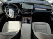 ✅ 2024 Lexus RX 450h+ Luxury • VIN: JTJCJMGA5R2022672 • Lot: 53726055. Wystawiony na Copart z przebiegiem 3 963 mil. Bezpłatny archiwum sprzedaży aukcyjnych z USA i szczegółowy raport historii pojazdu na DreamBid. Zdjęcie 8.