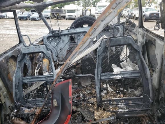 ✅ 2011 Jeep Wrangler Unlimited Sahara • VIN: 1J4BA5H18BL638119 • Lot: 84483225. Wystawiony na Copart z przebiegiem Nie podano. Bezpłatny archiwum sprzedaży aukcyjnych z USA i szczegółowy raport historii pojazdu na DreamBid. Zdjęcie 10.