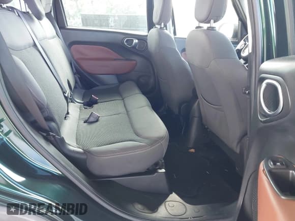 ✅ 2014 FIAT 500L Trekking • VIN: ZFBCFADH7EZ019250 • Lot: 43789818. Wystawiony na IAAI z przebiegiem 111 205 mil. Bezpłatny archiwum sprzedaży aukcyjnych z USA i szczegółowy raport historii pojazdu na DreamBid. Zdjęcie 8.