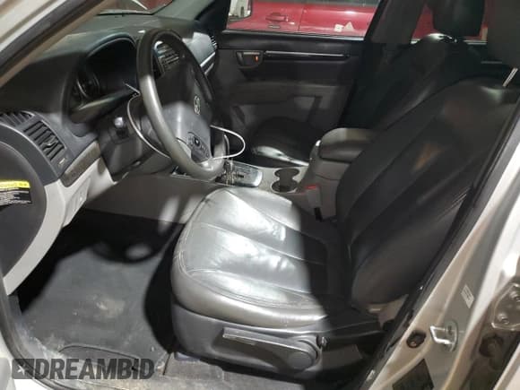 ✅ 2009 Hyundai Santa Fe GLS • VIN: 5NMSG13D79H250860 • Lot: 84526564. Listed on Copart with 200,602 mi. Free auction sales archive from the USA and detailed vehicle history report at DreamBid. Image 7.