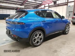 ✅ 2024 Alfa Romeo Tonale Veloce • VIN: ZASPATDW8R3049443 • Lot: 77303514. Wystawiony na Copart z przebiegiem 4 793 mil. Bezpłatny archiwum sprzedaży aukcyjnych z USA i szczegółowy raport historii pojazdu na DreamBid. Zdjęcie 3.