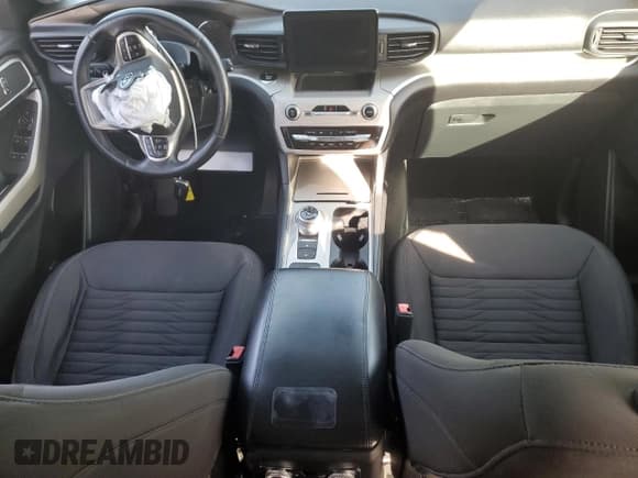 ✅ 2021 Ford Explorer XLT • VIN: 1FMSK7DH1MGB00001 • Lot: 92202305. Wystawiony na Copart z przebiegiem 41 290 mil. Bezpłatny archiwum sprzedaży aukcyjnych z USA i szczegółowy raport historii pojazdu na DreamBid. Zdjęcie 8.