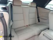 ✅ 2009 BMW 1 Series 128i • VIN: WBAUL73589VJ76395 • Lot: 69546345. Wystawiony na Copart z przebiegiem 178 389 mil. Bezpłatny archiwum sprzedaży aukcyjnych z USA i szczegółowy raport historii pojazdu na DreamBid. Zdjęcie 10.