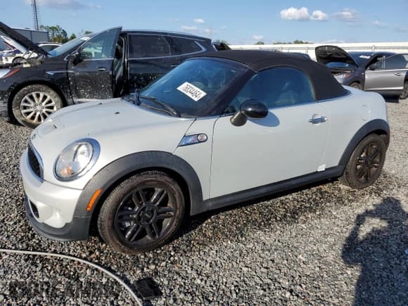 ✅ 2013 MINI Roadster S • VIN: WMWSY3C55DT593964 • Lot: 76834464. Wystawiony na Copart z przebiegiem 61 536 mil. Bezpłatny archiwum sprzedaży aukcyjnych z USA i szczegółowy raport historii pojazdu na DreamBid. Zdjęcie 1.