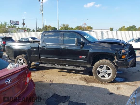 ✅ 2015 Chevrolet Silverado 2500HD LTZ • VIN: 1GC1KWE87FF601153 • Лот: 43541375. Опубликован ранее на IAAI с пробегом 254 387 миль. Бесплатный доступ к архиву аукционных продаж из США и подробный отчёт об истории автомобиля на DreamBid. Изображение 13.