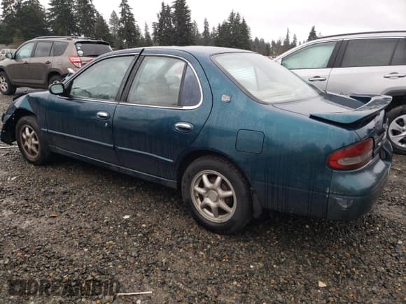✅ 1997 Nissan Altima XE • VIN: 1N4BU31D3VC222205 • Lot: 84018274. Listed on Copart with 261,349 mi. Free auction sales archive from the USA and detailed vehicle history report at DreamBid. Image 2.
