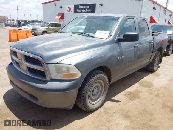 2010 Dodge 1500 TRX z VIN 1D7RB1CP7AS156077, wystawiony jako IAAI lot #42549980 z przebiegiem 330 263 mil mil oraz . Historia ofert i sprzedaży dostępna na DreamBid. Obrazek 19.
