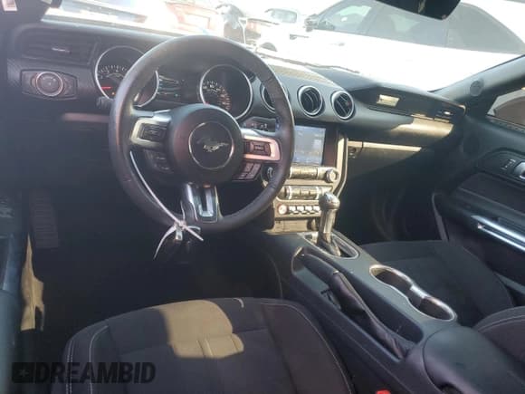 ✅ 2021 Ford Mustang EcoBoost • VIN: 1FA6P8TH7M5147307 • Lot: 52804965. Wystawiony na Copart z przebiegiem 22 930 mil. Bezpłatny archiwum sprzedaży aukcyjnych z USA i szczegółowy raport historii pojazdu na DreamBid. Zdjęcie 8.