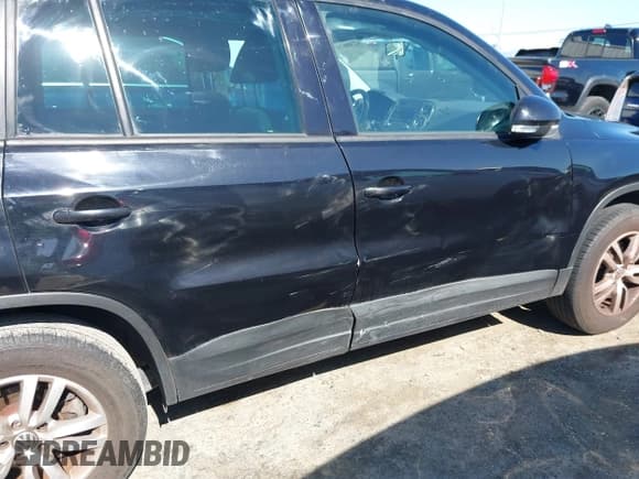 ✅ 2012 Volkswagen Tiguan LE • VIN: WVGAV7AX1CW557250 • Лот: 42300694. Опубликован ранее на IAAI с пробегом 122 310 миль. Бесплатный доступ к архиву аукционных продаж из США и подробный отчёт об истории автомобиля на DreamBid. Изображение 6.