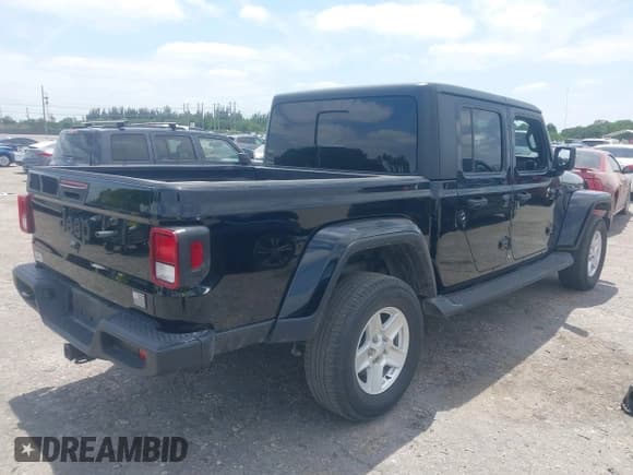 ✅ 2022 Jeep Gladiator Willys Sport • VIN: 1C6HJTAG7NL161701 • Lot: 42097144. Wystawiony na IAAI z przebiegiem 32 989 mil. Bezpłatny archiwum sprzedaży aukcyjnych z USA i szczegółowy raport historii pojazdu na DreamBid. Zdjęcie 4.