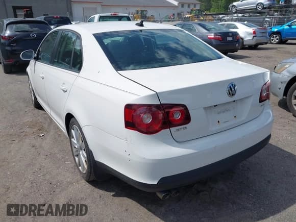 ✅ 2010 Volkswagen Jetta Wolfsburg Edition • VIN: 3VWRA7AJ6AM059828 • Лот: 42312767. Опубликован ранее на IAAI с пробегом 144 846 миль. Бесплатный доступ к архиву аукционных продаж из США и подробный отчёт об истории автомобиля на DreamBid. Изображение 3.