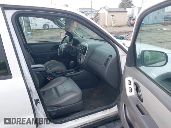 ✅ 2006 Ford Escape XLT • VIN: 1FMYU93196KC05308 • Lot: 43554704. Wystawiony na IAAI z przebiegiem 219 440 mil. Bezpłatny archiwum sprzedaży aukcyjnych z USA i szczegółowy raport historii pojazdu na DreamBid. Zdjęcie 5.