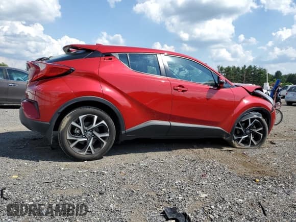✅ 2022 Toyota C-HR XLE • VIN: NMTKHMBX1NR143030 • Lot: 62584025. Wystawiony na Copart z przebiegiem 49 864 mil. Bezpłatny archiwum sprzedaży aukcyjnych z USA i szczegółowy raport historii pojazdu na DreamBid. Zdjęcie 3.