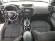 ✅ 2017 Kia Soul + • VIN: KNDJP3A52H7449405 • Lot: 93320525. Wystawiony na Copart z przebiegiem 179 073 mil. Bezpłatny archiwum sprzedaży aukcyjnych z USA i szczegółowy raport historii pojazdu na DreamBid. Zdjęcie 8.