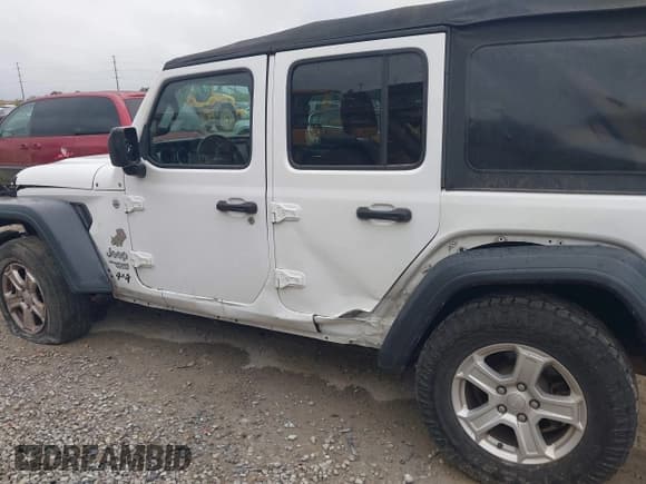 ✅ 2018 Jeep Wrangler Unlimited Sport S • VIN: 1C4HJXDG9JW166533 • Лот: 43126428. Опубликован ранее на IAAI с пробегом 86 555 миль. Бесплатный доступ к архиву аукционных продаж из США и подробный отчёт об истории автомобиля на DreamBid. Изображение 6.