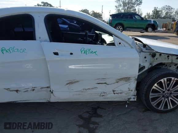 2019 Mercedes-Benz CLA 250 with VIN WDDSJ4EB9KN729245, listed as a IAAI auction lot 42765811 with 86,117 mi miles and . Bid and sale history available at DreamBid. Image 19.