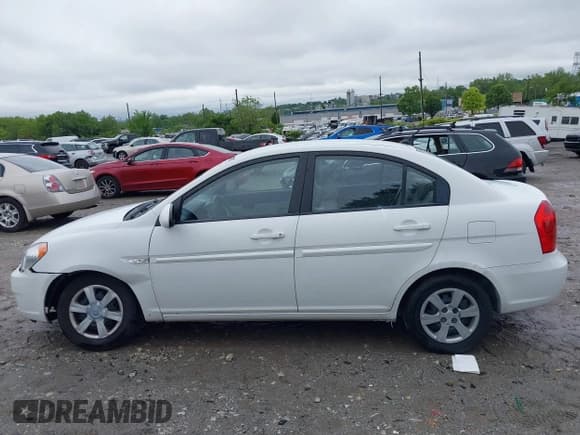 ✅ 2007 Hyundai Accent GLS • VIN: KMHCN46C27U093853 • Лот: 42318242. Опубликован ранее на IAAI с пробегом 143 865 миль. Бесплатный доступ к архиву аукционных продаж из США и подробный отчёт об истории автомобиля на DreamBid. Изображение 15.