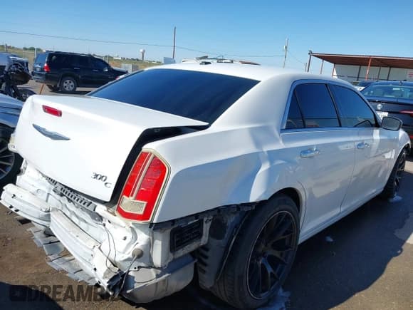 ✅ 2011 Chrysler 300 C • VIN: 2C3CA6CT6BH538255 • Lot: 43120053. Listed on IAAI with 124,317 mi. Free auction sales archive from the USA and detailed vehicle history report at DreamBid. Image 14.