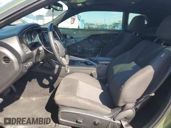 ✅ 2019 Dodge Challenger SXT • VIN: 2C3CDZGG3KH690385 • Lot: 69512284. Wystawiony na Copart z przebiegiem 63 994 mil. Bezpłatny archiwum sprzedaży aukcyjnych z USA i szczegółowy raport historii pojazdu na DreamBid. Zdjęcie 7.