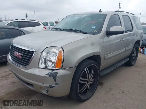 ✅ 2008 GMC Yukon SLE 3SA • VIN: 1GKFC13C38R163590 • Lot: 41518922. Wystawiony na IAAI z przebiegiem 208 715 mil. Bezpłatny archiwum sprzedaży aukcyjnych z USA i szczegółowy raport historii pojazdu na DreamBid. Zdjęcie 2.
