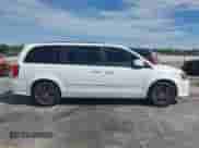 2016 Dodge Grand Caravan R/T z VIN 2C4RDGEGXGR353016, wystawiony jako IAAI lot #43271737 z przebiegiem 101 837 mil mil oraz . Historia ofert i sprzedaży dostępna na DreamBid. Obrazek 14.