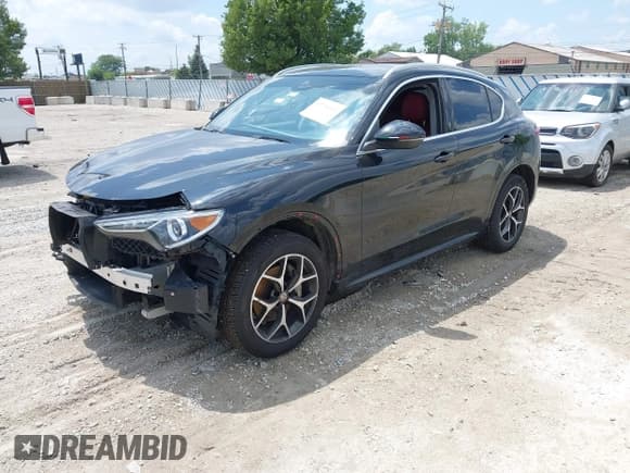 ✅ 2020 Alfa Romeo Stelvio Ti Sport • VIN: ZASPAKBNXL7C91979 • Lot: 42740116. Wystawiony na IAAI z przebiegiem 60 049 mil. Bezpłatny archiwum sprzedaży aukcyjnych z USA i szczegółowy raport historii pojazdu na DreamBid. Zdjęcie 2.