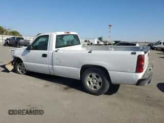 2003 Chevrolet Silverado 1500 z VIN 1GCEC14V03Z105274, wystawiony jako Copart lot #70592284 z przebiegiem 145 652 mil mil oraz Szkoda całkowita • Salvage title. Historia ofert i sprzedaży dostępna na DreamBid. Obrazek 2.