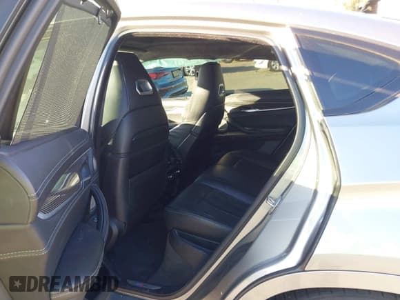 ✅ 2016 BMW X6 M • VIN: 5YMKW8C55G0R43497 • Lot: 43383441. Wystawiony na IAAI z przebiegiem 75 422 mil. Bezpłatny archiwum sprzedaży aukcyjnych z USA i szczegółowy raport historii pojazdu na DreamBid. Zdjęcie 8.