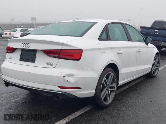✅ 2018 Audi A3 Premium • VIN: WAUB8GFF3J1064273 • Лот: 41064082. Опубликован ранее на IAAI с пробегом 92 738 миль. Бесплатный доступ к архиву аукционных продаж из США и подробный отчёт об истории автомобиля на DreamBid. Изображение 4.