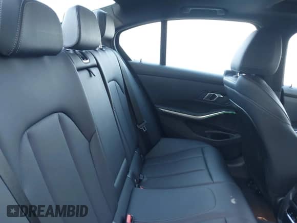 2024 BMW 3 Series 330i xDrive z VIN 3MW89FF02R8E13041, wystawiony jako IAAI lot #43489376 z przebiegiem 39 474 mil mil oraz . Historia ofert i sprzedaży dostępna na DreamBid. Obrazek 8.