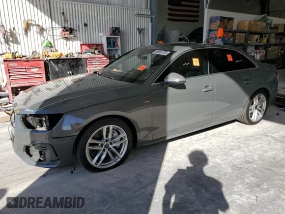 ✅ 2023 Audi A4 S line Premium Plus • VIN: WAUEAAF41PA010637 • Lot: 85563175. Wystawiony na Copart z przebiegiem 54 152 mil. Bezpłatny archiwum sprzedaży aukcyjnych z USA i szczegółowy raport historii pojazdu na DreamBid. Zdjęcie 1.