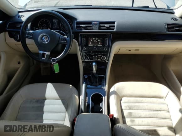 ✅ 2014 Volkswagen Passat SEL Premium • VIN: 1VWCM7A35EC027040 • Lot: 80347355. Wystawiony na Copart z przebiegiem 132 024 mil. Bezpłatny archiwum sprzedaży aukcyjnych z USA i szczegółowy raport historii pojazdu na DreamBid. Zdjęcie 8.